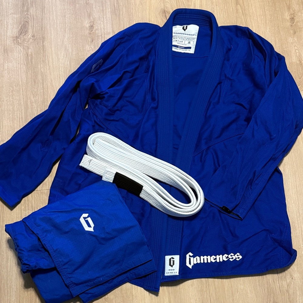 Blue Jiu-Jitsu Gi with White Belt
